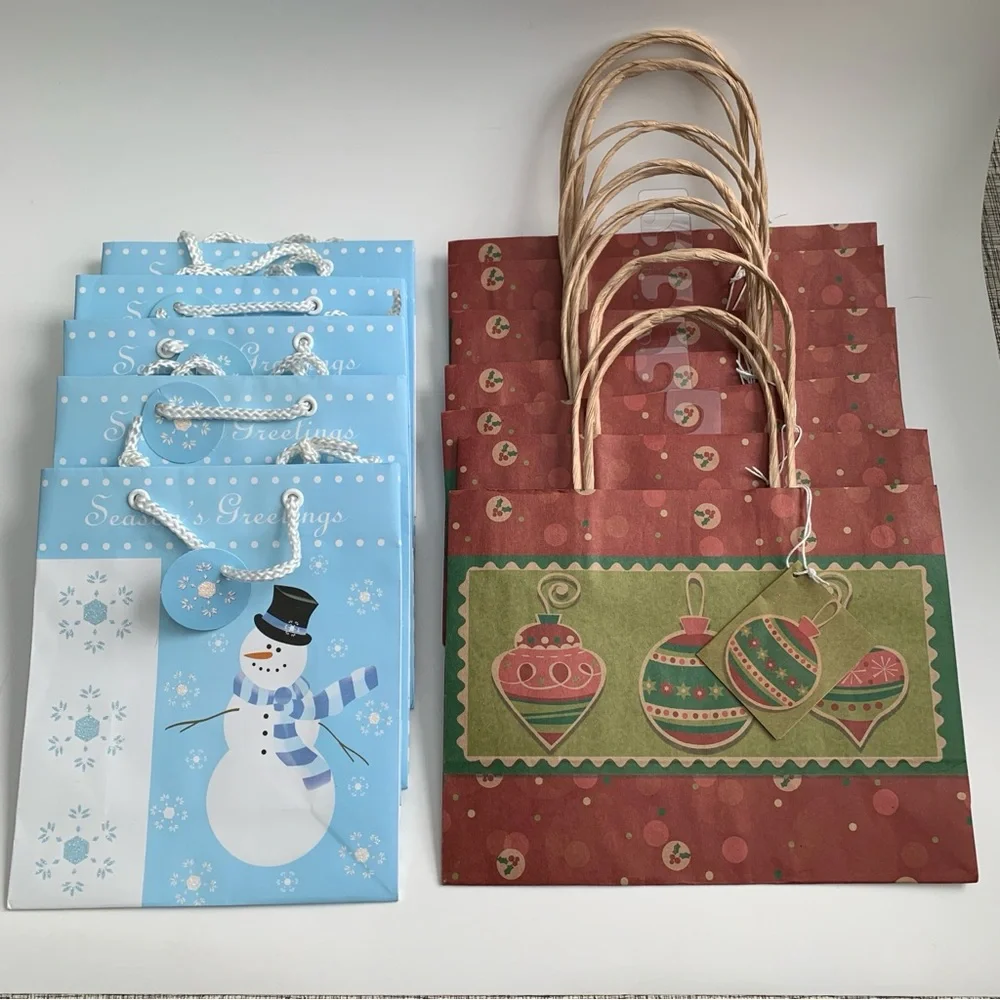 Winter Holiday Gift Bag Lot Season’s Greetings Snowman Holiday Ornament NWT